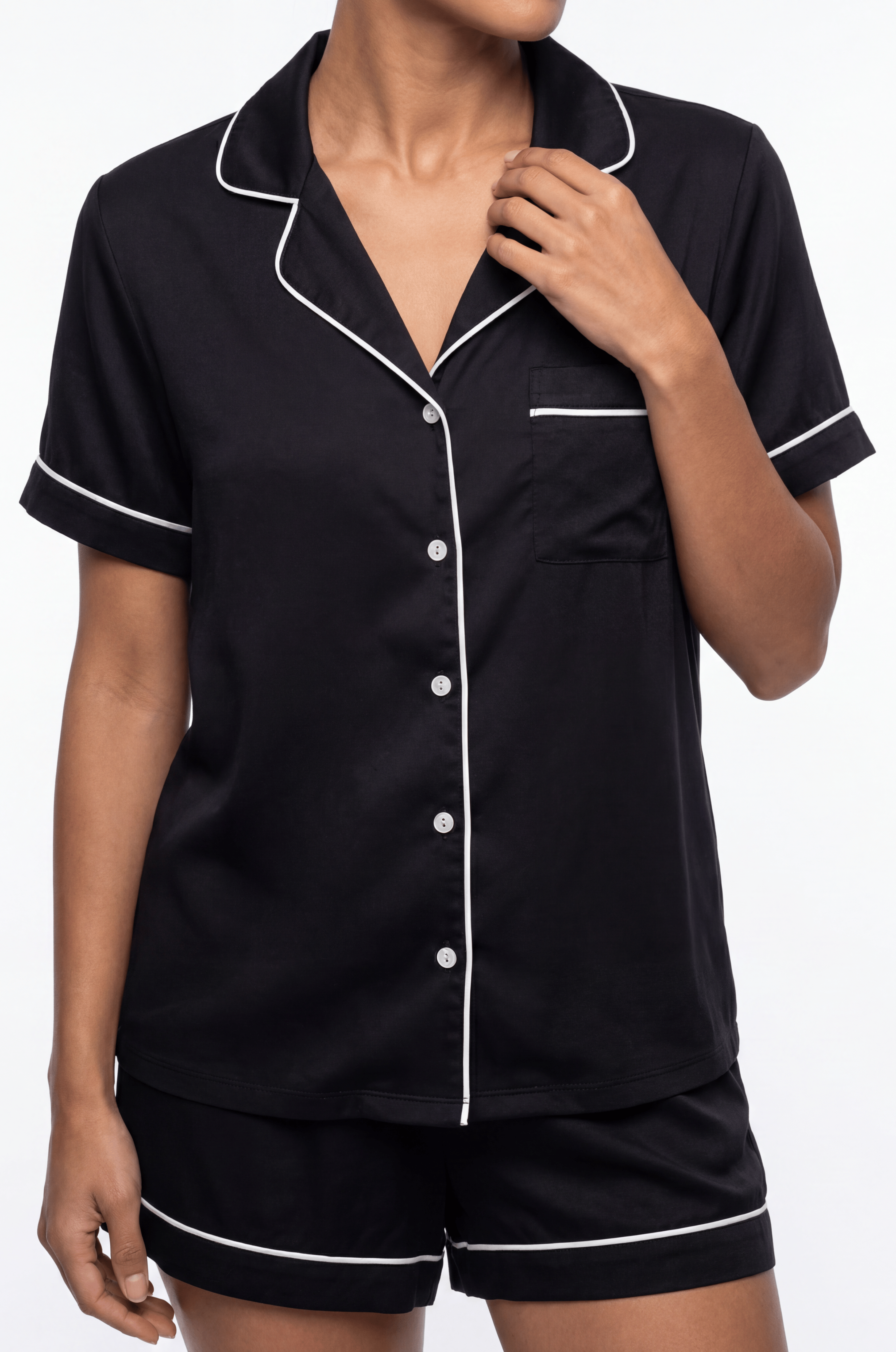Pijama Americano Feminino Madame Bela com Botões Cor Preta e Detalhes Brancos